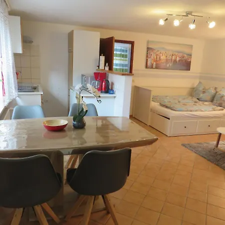 Mit Terrasse In Apartment *